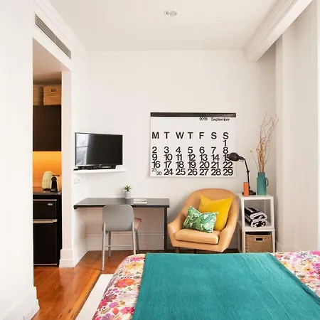 Deluxe Heritage Apartment Near Viaduct